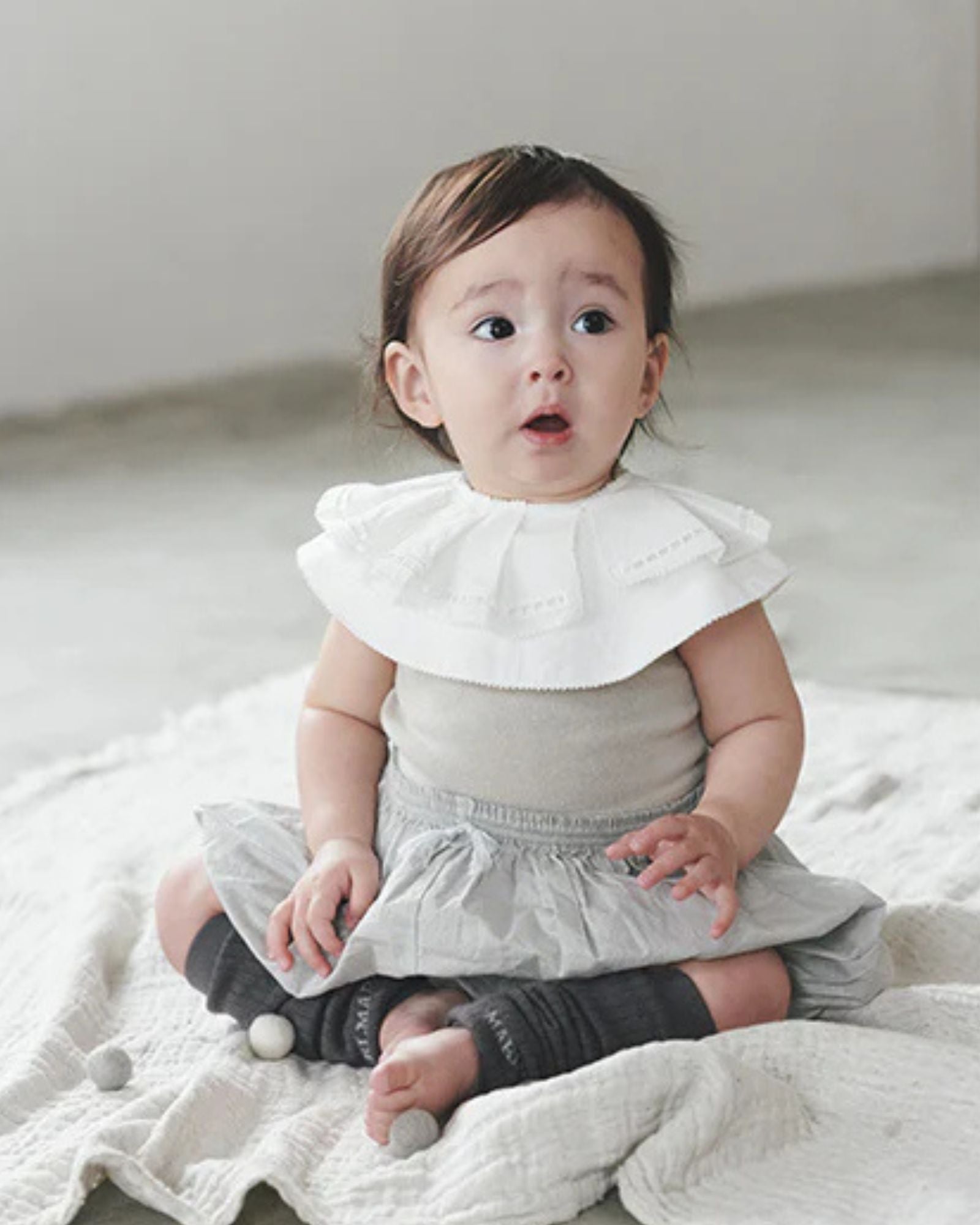 360 Baby Bib - Elizabethan Ruff
