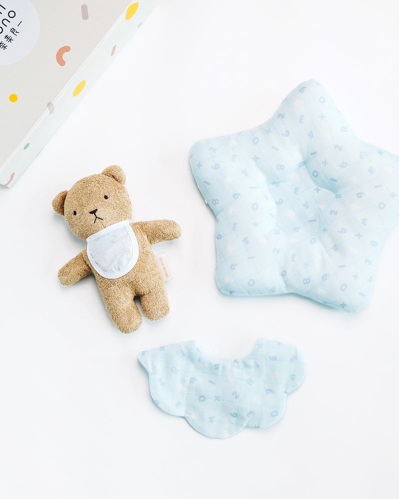 Including all the baby necessity gift set (blue), hand-made swaddle, bib, pillow, bear plush toy, perfect for newborn and babies gifting